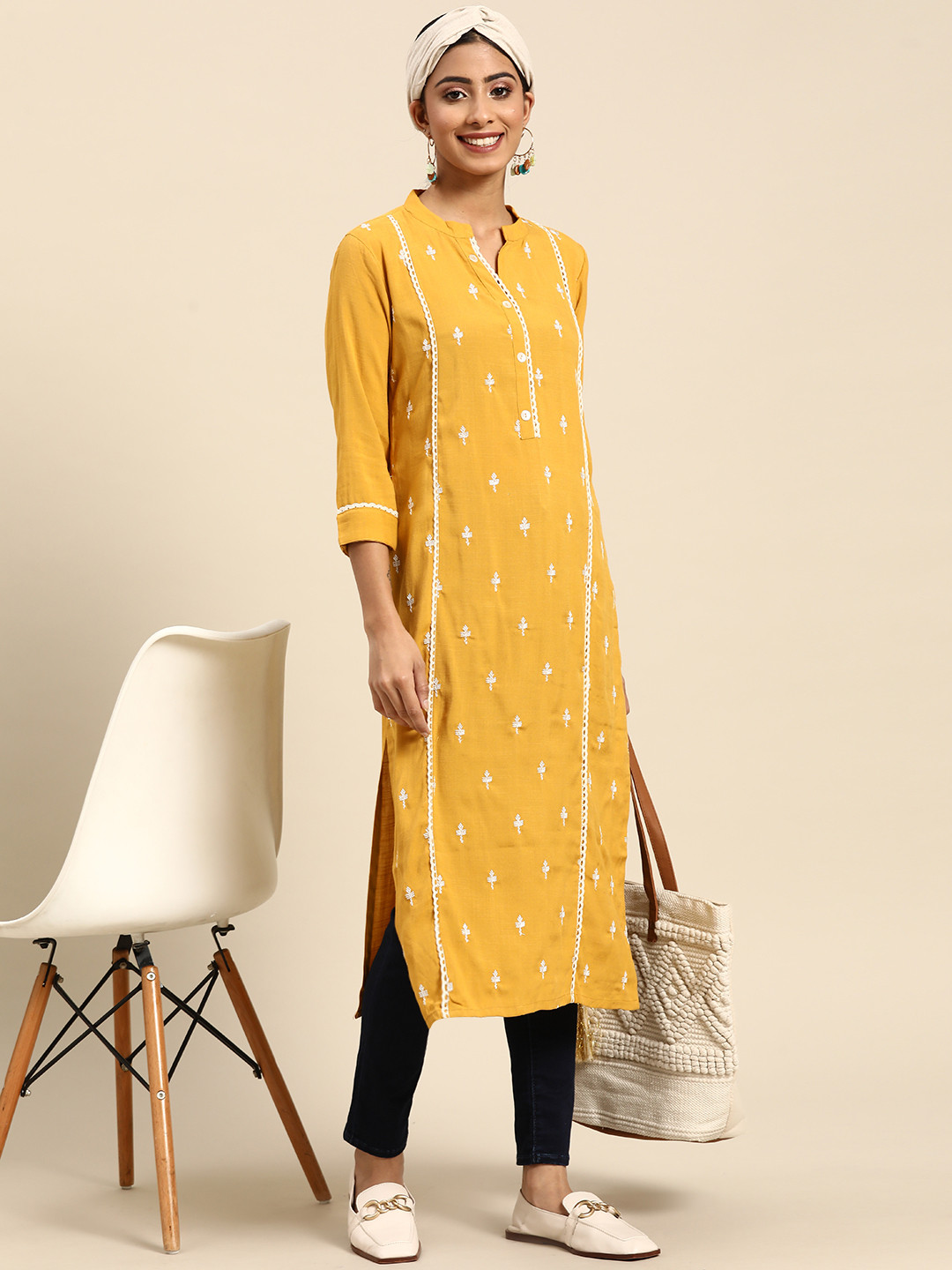 

Sangria Women Mustard Yellow & White Ethnic Motifs Embroidered Panelled Kurta