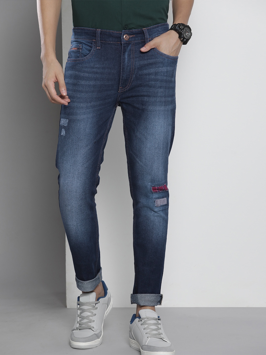 

The Indian Garage Co Men Blue Slim Fit Light Fade Stretchable Applique Jeans