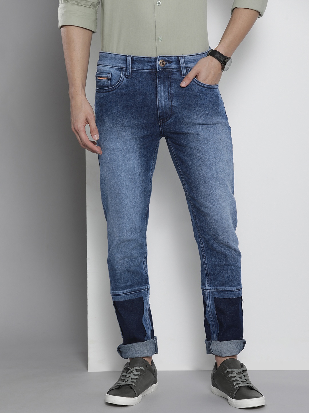 

The Indian Garage Co Men Blue Light Fade Stretchable Jeans