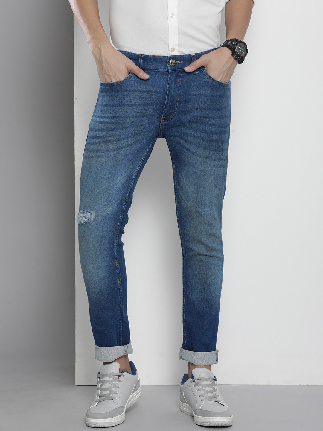 

The Indian Garage Co Men Blue Slim Fit Low Distress Light Fade Stretchable Jeans