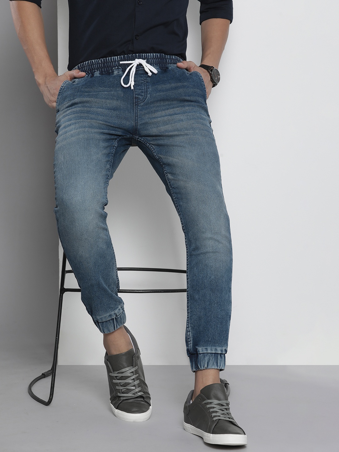 

The Indian Garage Co Men Blue Cropped Jogger Heavy Fade Jeans