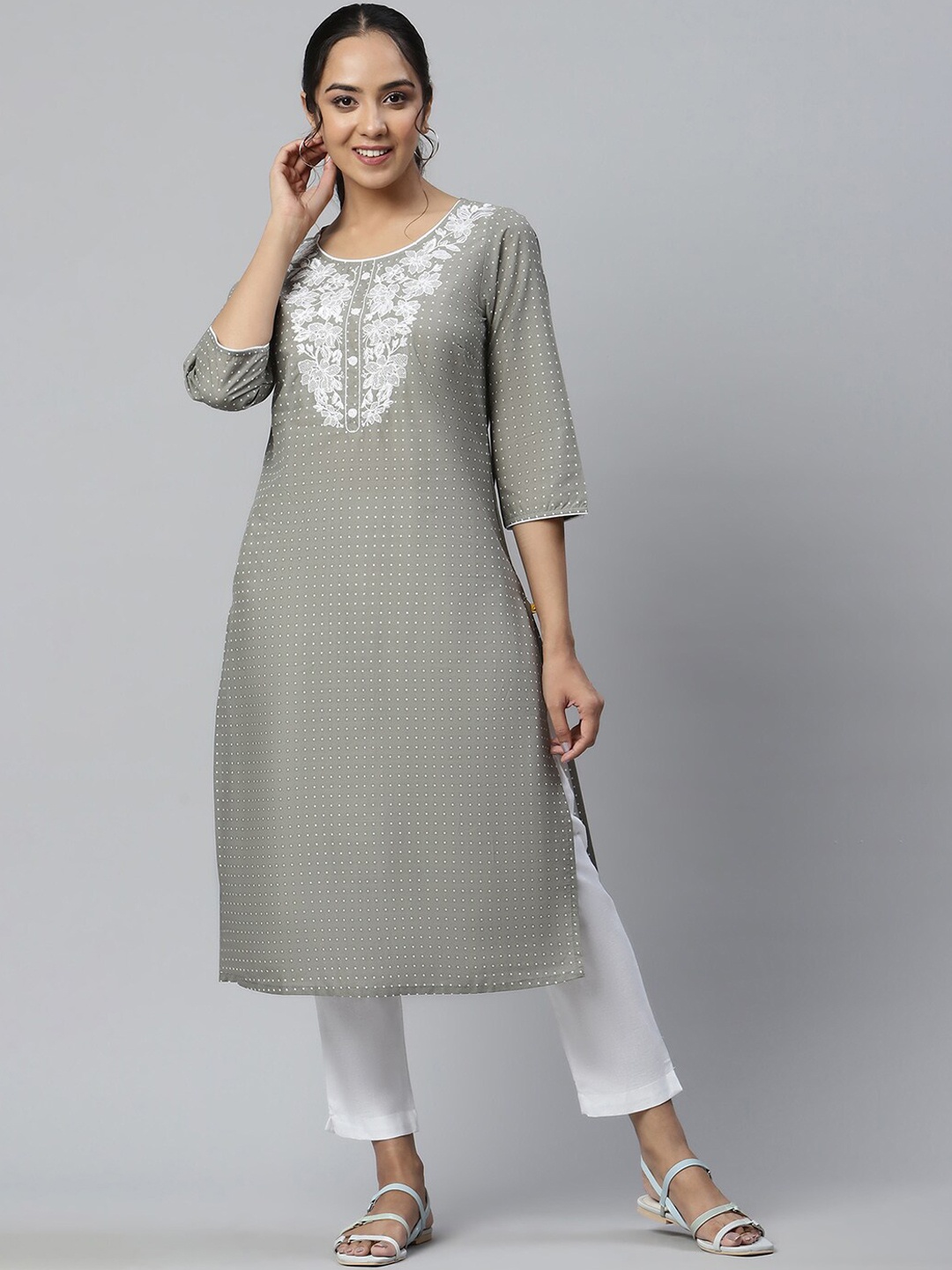 

AURELIA Women Grey & White Floral Thread Work Kurta