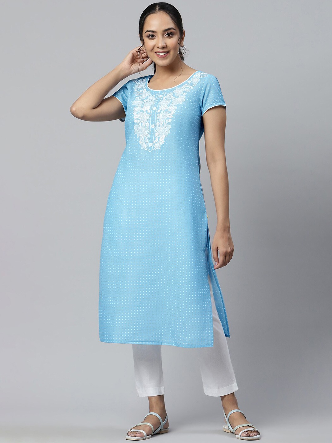 

AURELIA Women Floral Thread Work Kurta, Blue