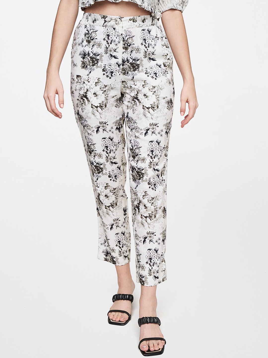 

AND Women Black Floral Printed Tapered Fit Trousers
