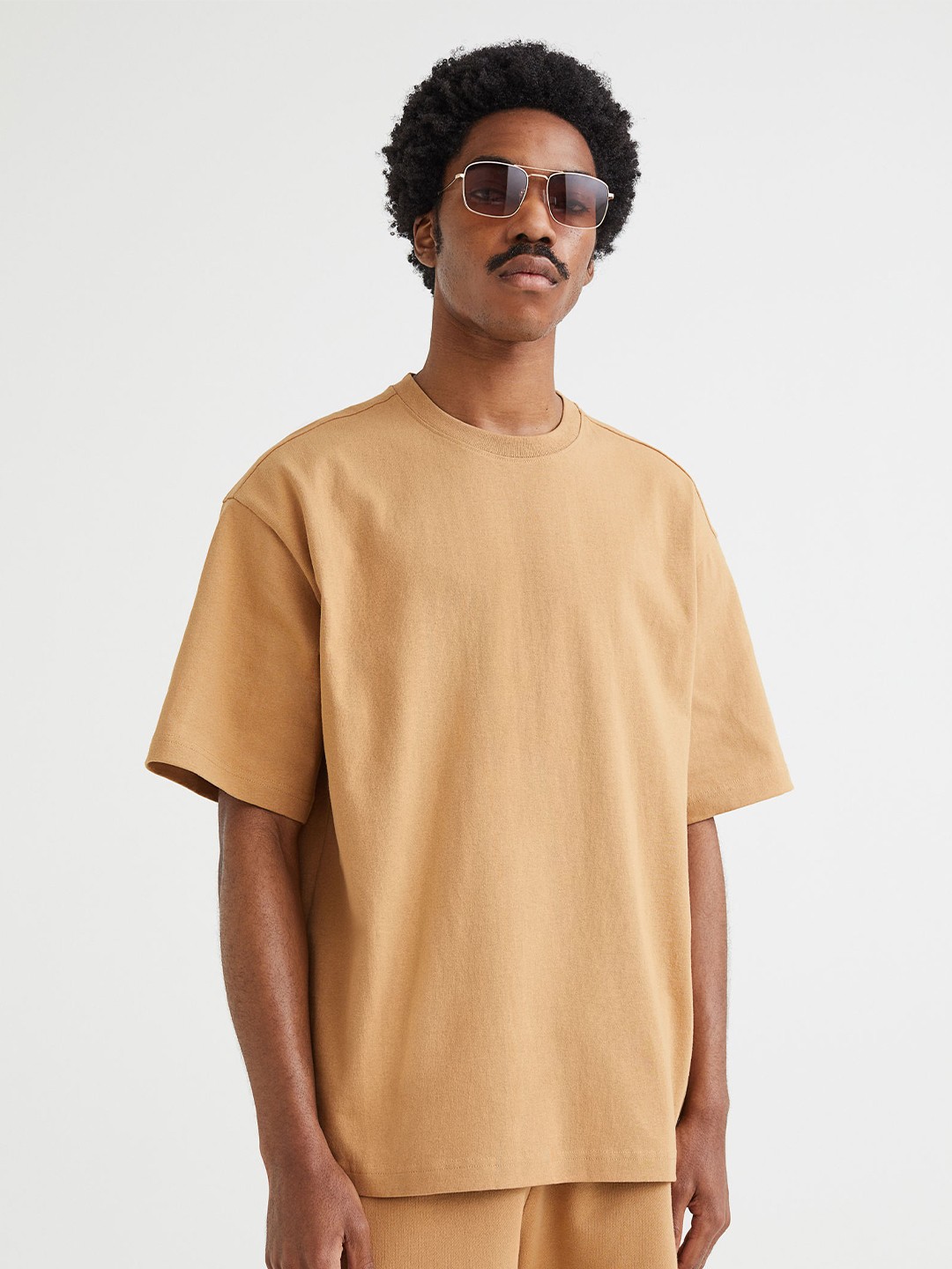 

H&M Men Beige Drop-Shoulder Sleeves 100% Cotton T-shirt