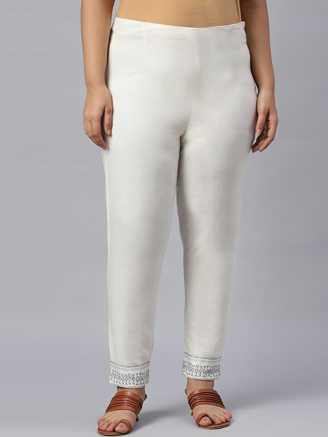 

W Women White Solid Mid-Rise Trousers