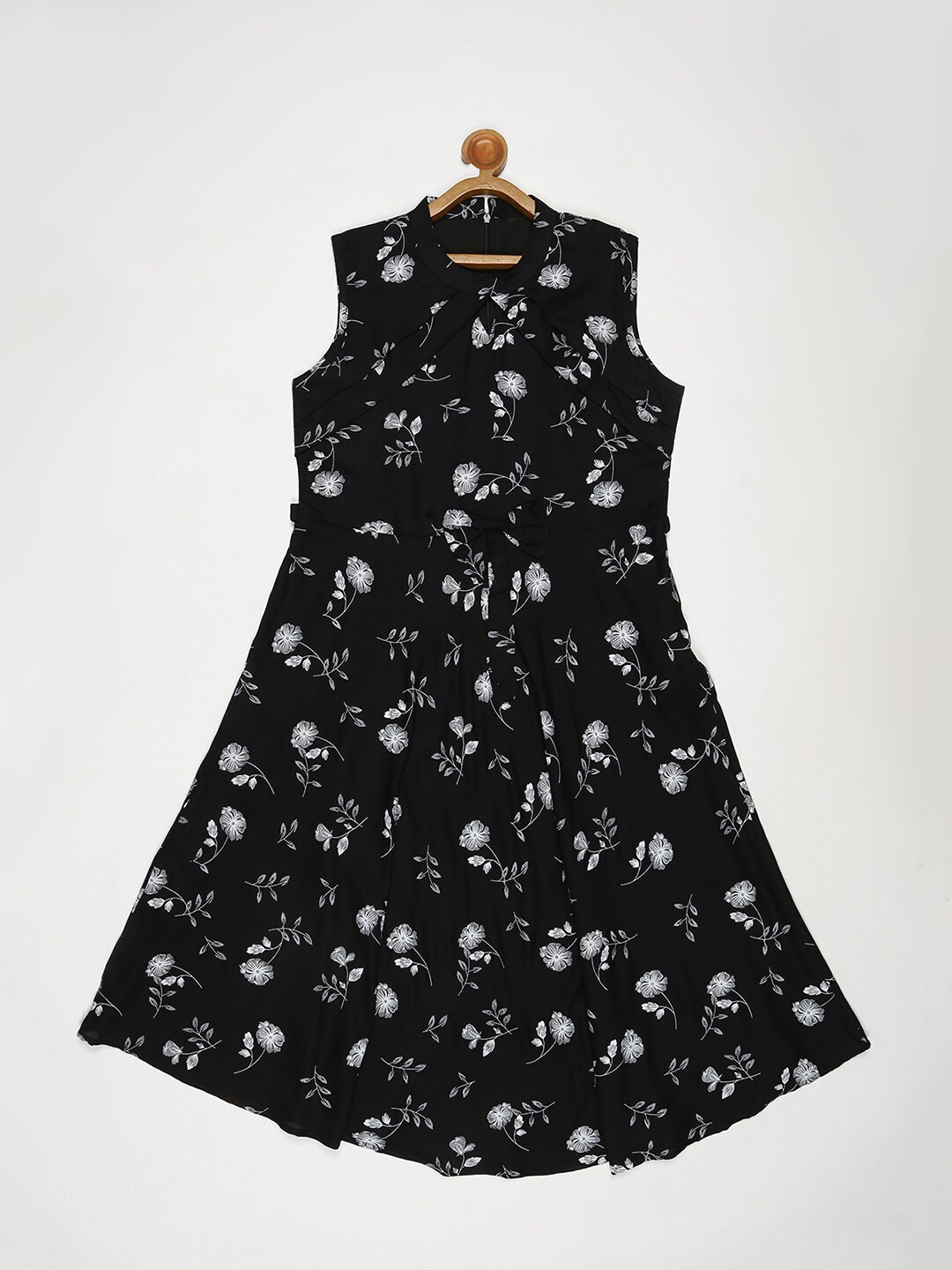 

V2 Value & Variety Black & White Floral A-Line Dress