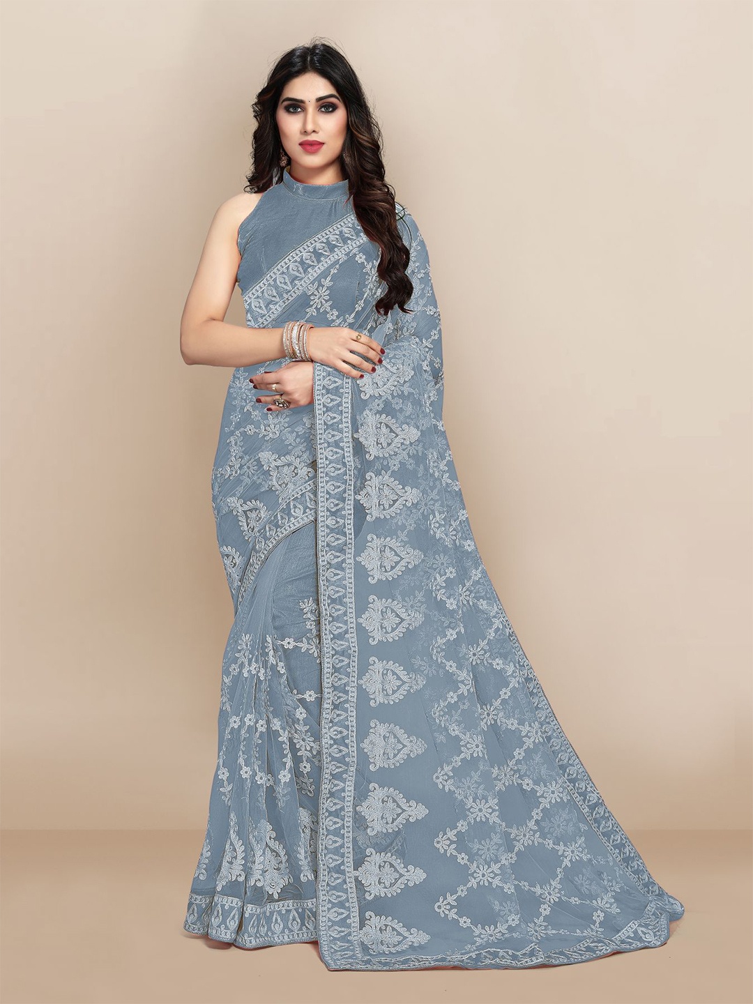 

VAIRAGEE Grey Floral Zari Net Saree