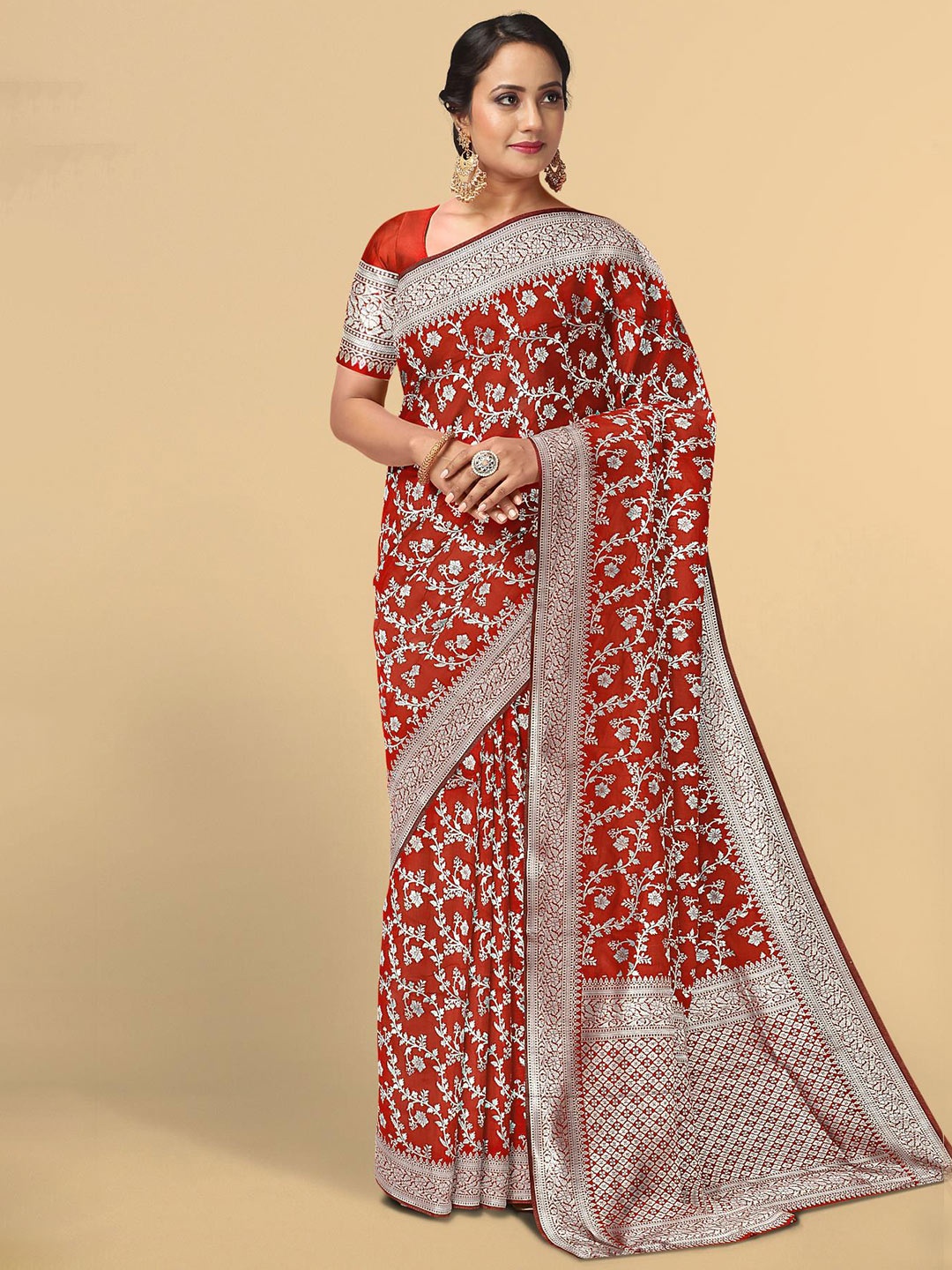 

Kalamandir Red & Silver-Toned Floral Zari Saree