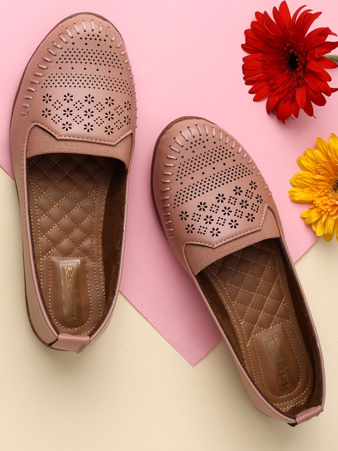 

Kiana Women Pink Ethnic Flats