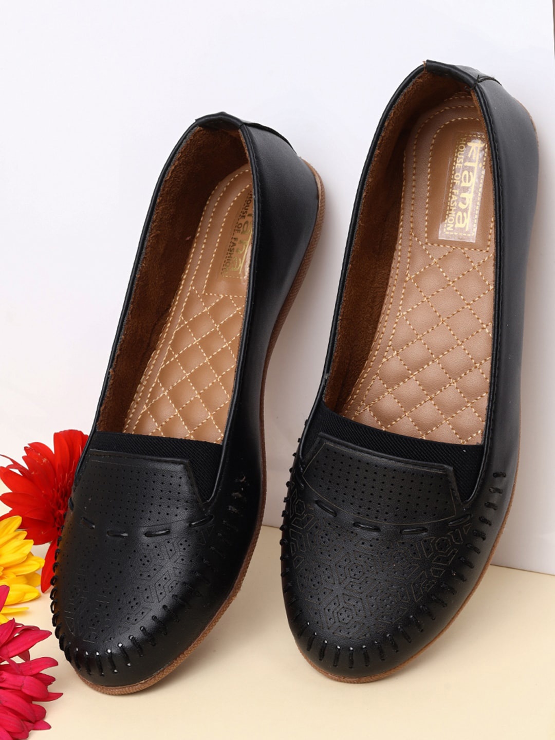 

Kiana Women Black Ethnic Tassels Flats