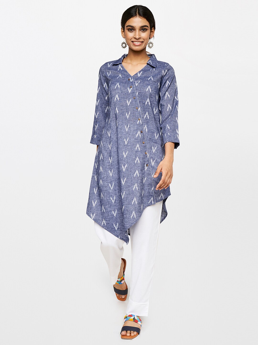 

Global Desi Grey & White Shirt Collar Printed Tunic