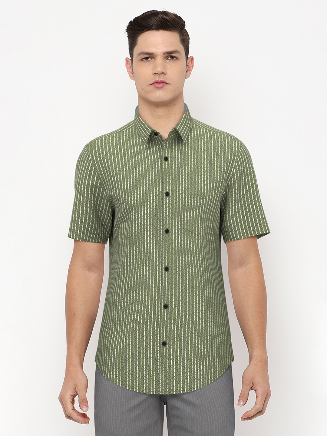 

Peter England Casuals Men Green Slim Fit Printed Casual Shirt