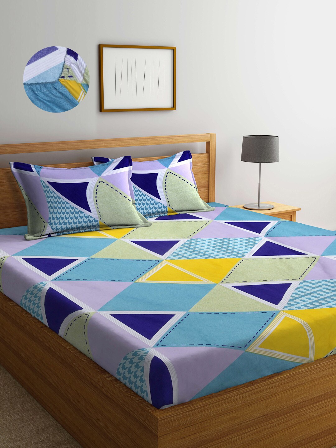 

Arrabi Blue & Navy Blue Geometric 300 TC King Bedsheet with 2 Pillow Covers