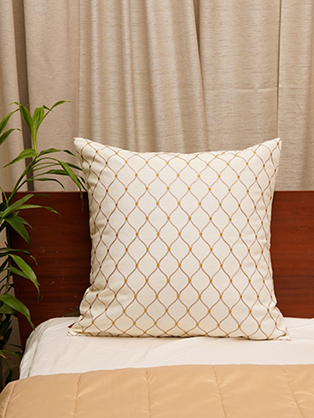 

ZEBA Off White & Gold-Toned Geometric Square Cushion Covers