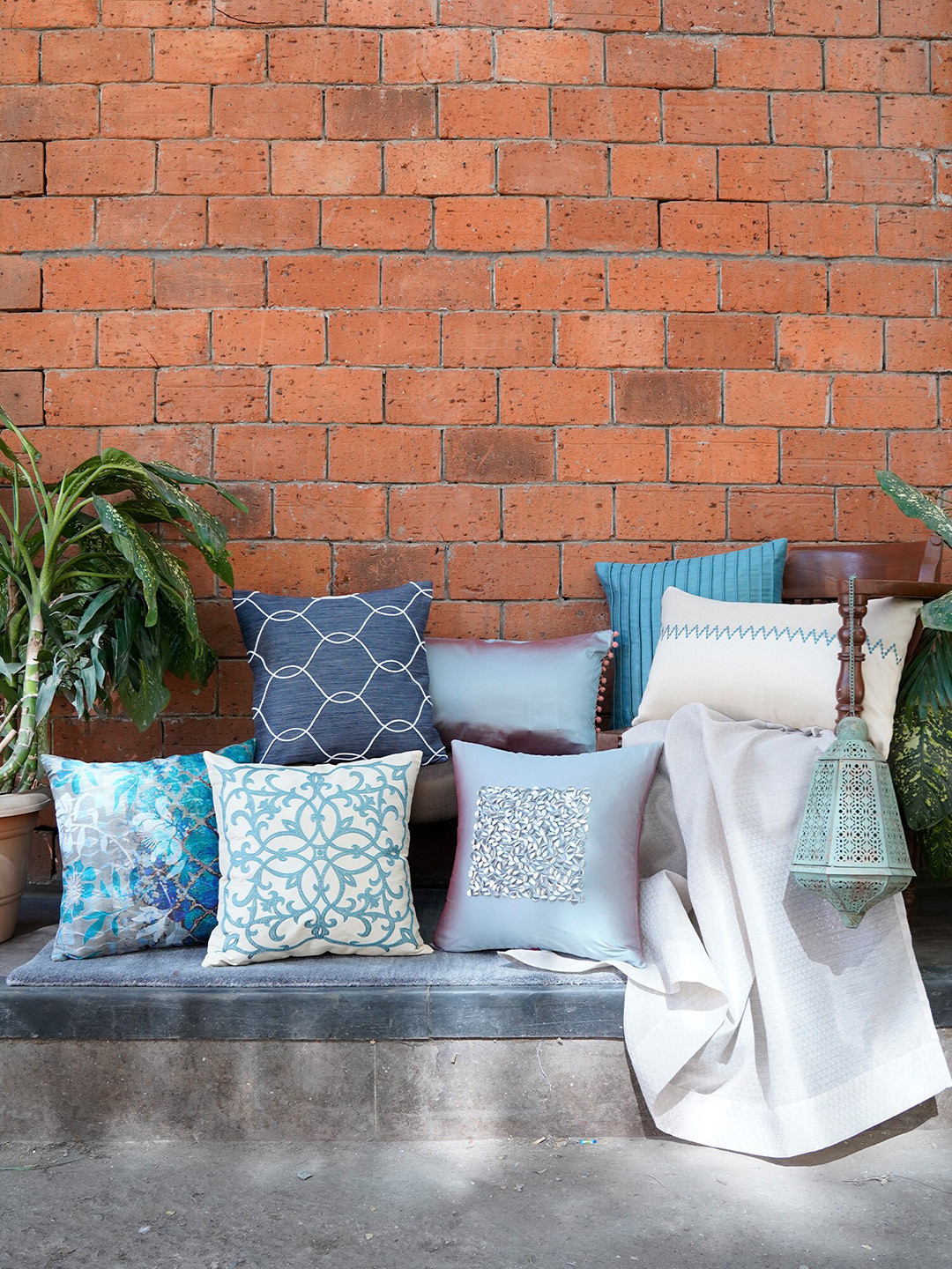 

ZEBA Teal & Blue Set of 7 Floral Square Cushion Covers