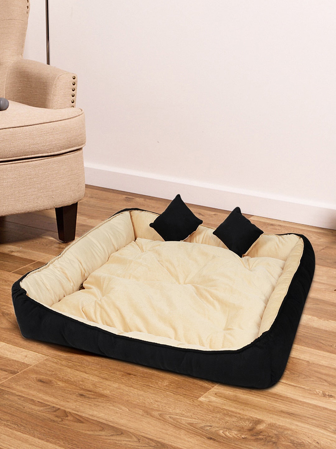 

WIGGLE TWIDDLE Cream Coloured & Black Solid Pet Beds