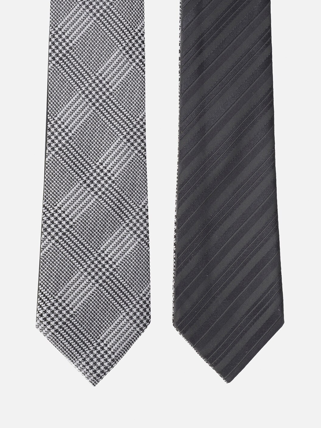 

Van Heusen Men Set of 2 Grey & White Ascot Ties