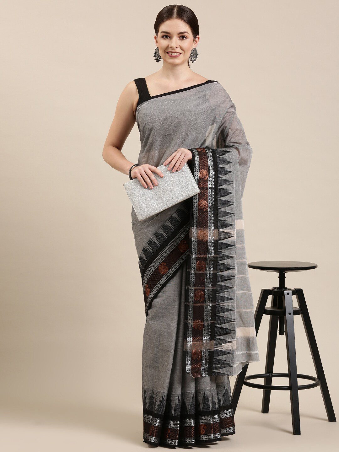 

The Chennai Silks Grey & Black Pure Cotton Chettinad Saree