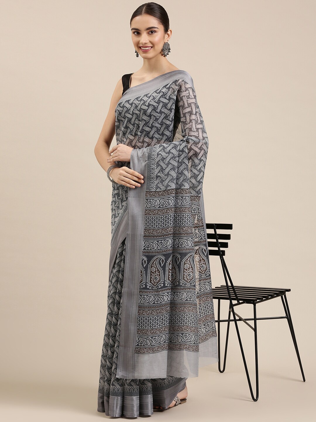

The Chennai Silks Grey & White Pure Cotton Fusion Saree