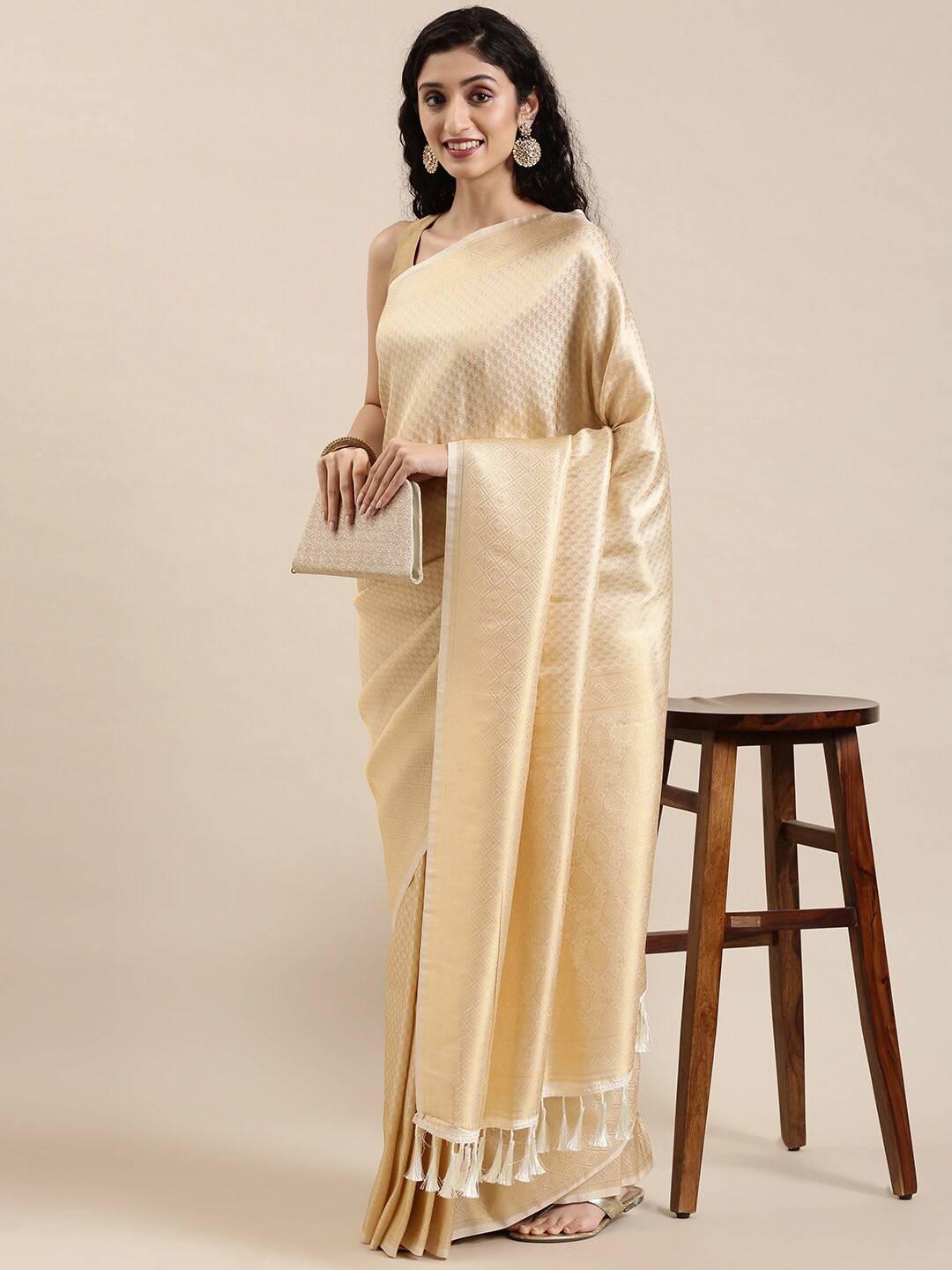 

The Chennai Silks Cream-Coloured & Gold-Toned Floral Zari Art Silk Saree