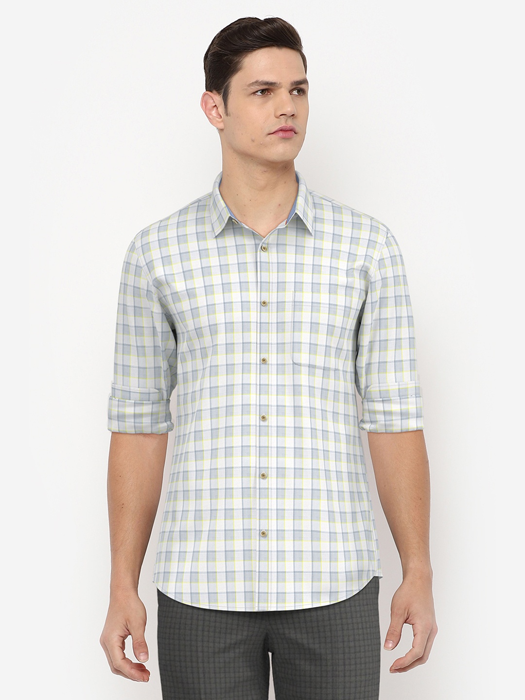 

Peter England Casuals Men White Slim Fit Tartan Checks Checked Casual Shirt