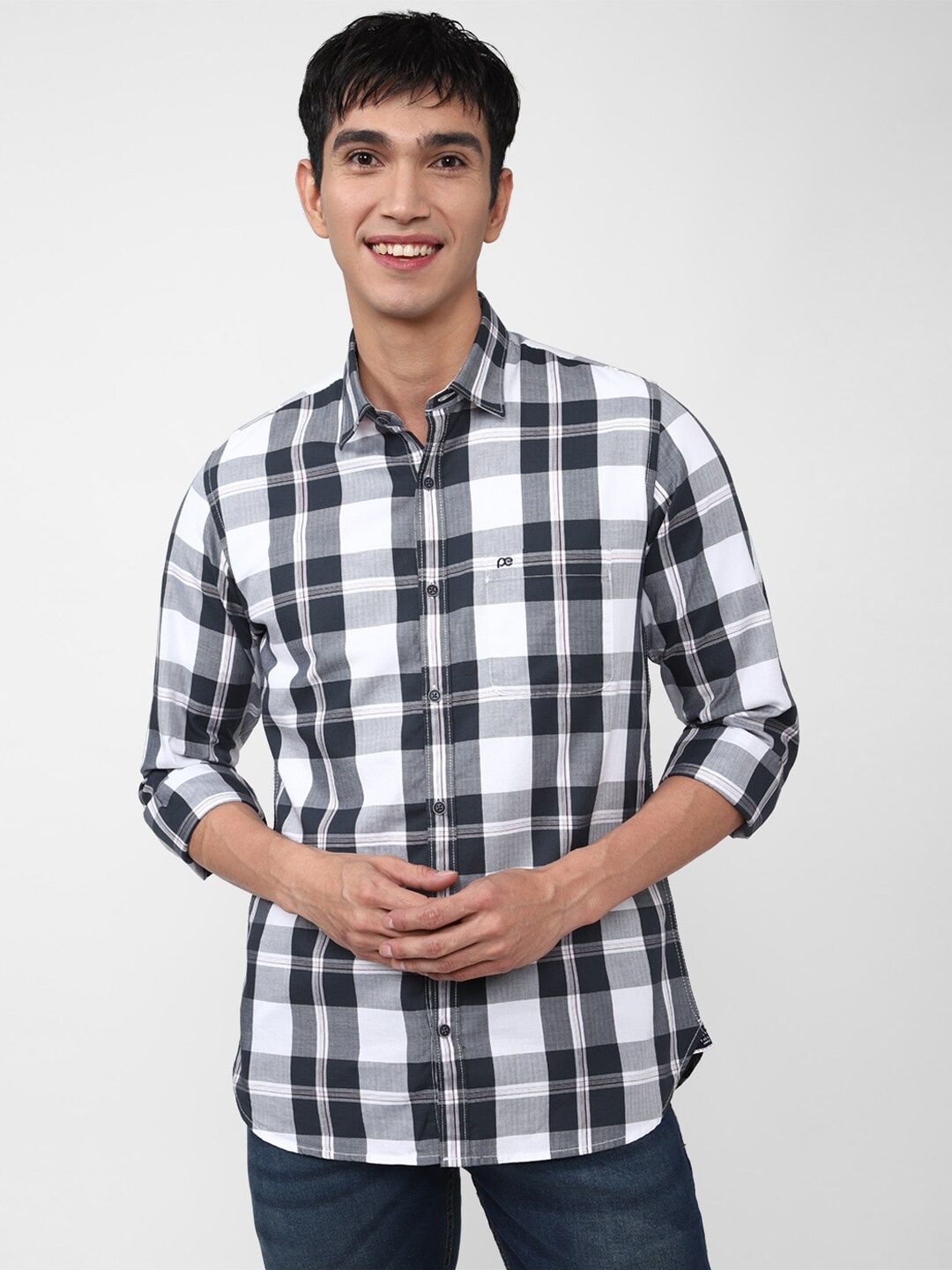 

Peter England Casuals Men White Slim Fit Tartan Checks Checked Casual Shirt
