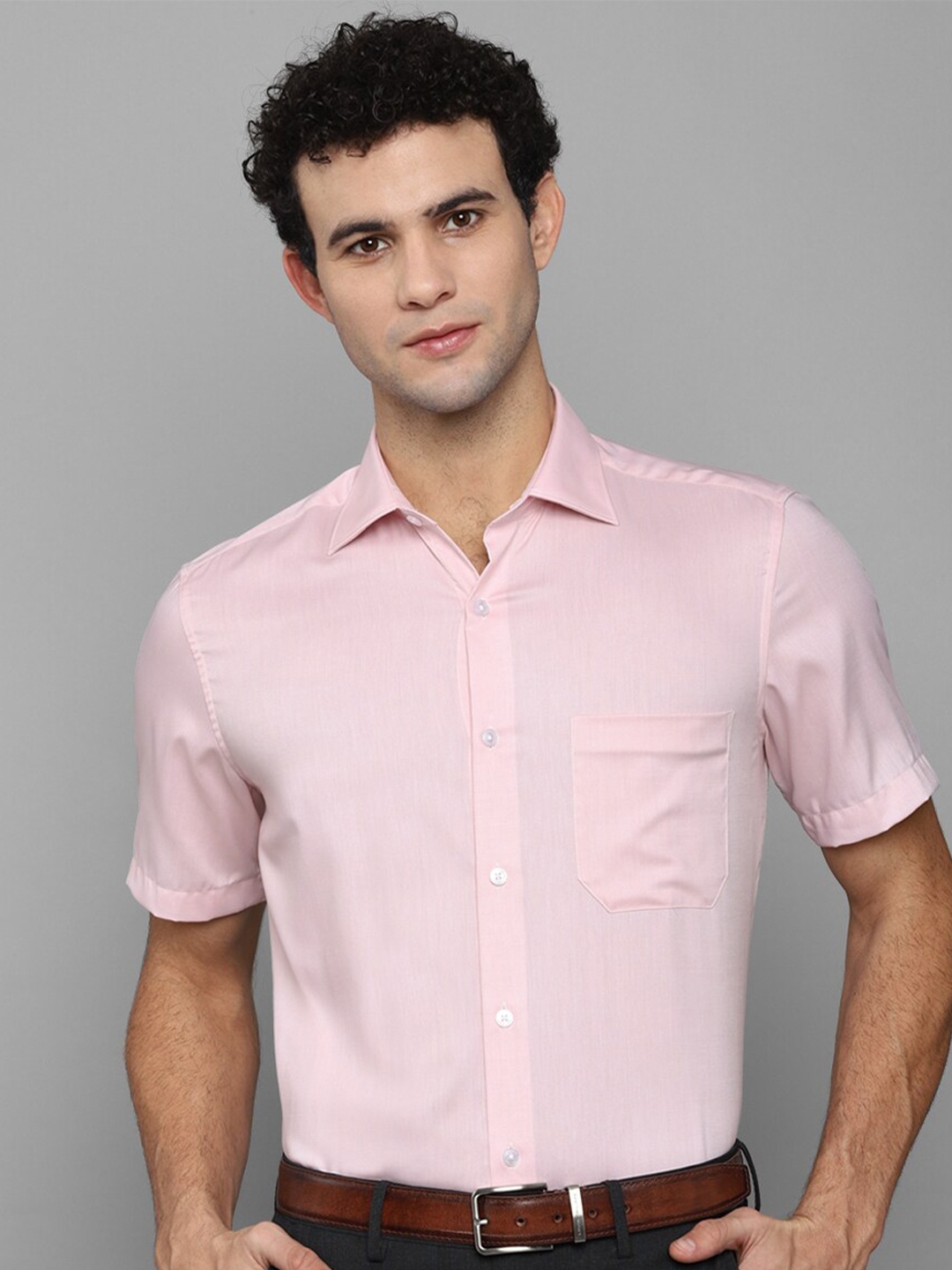 

Louis Philippe Men Pink Solid Formal Shirt