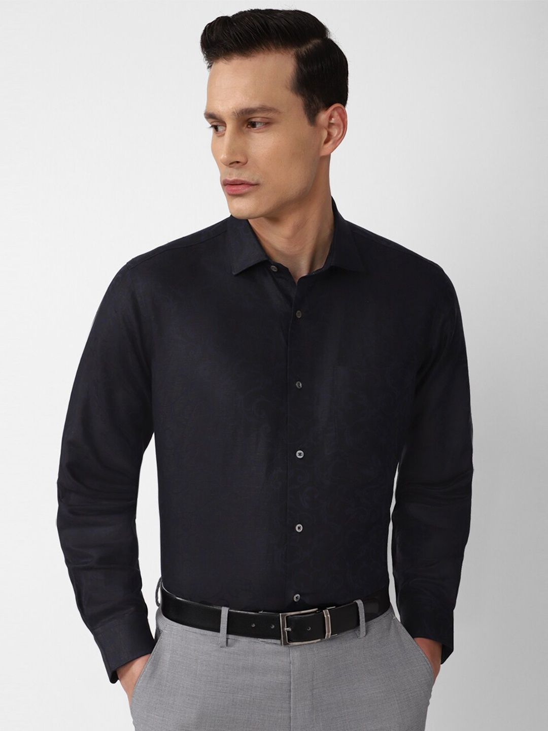 

Van Heusen Men Black Floral Printed Formal Shirt