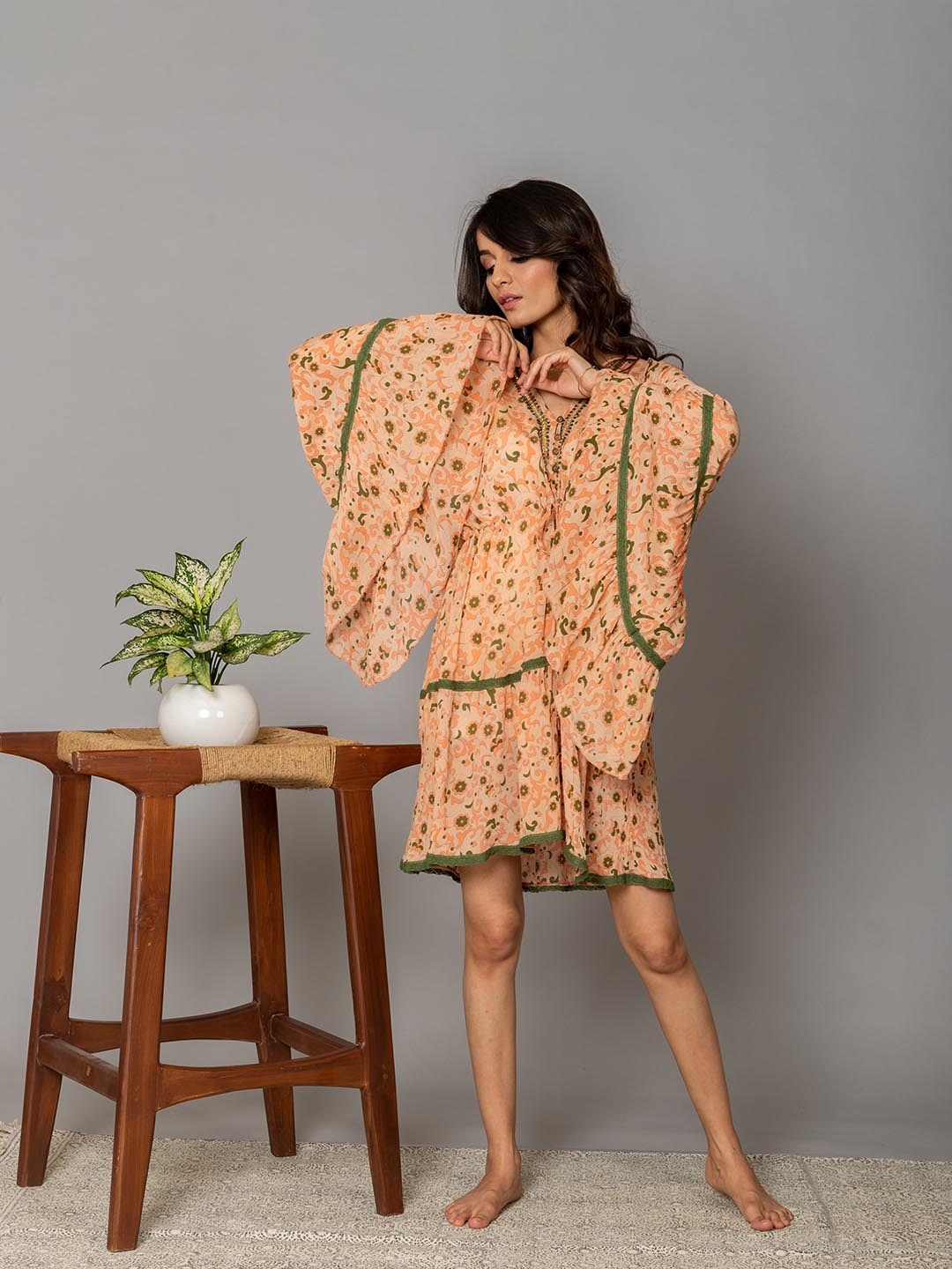 

WESTIFIED Peach-Coloured Floral Printed Chiffon Kimono Dress