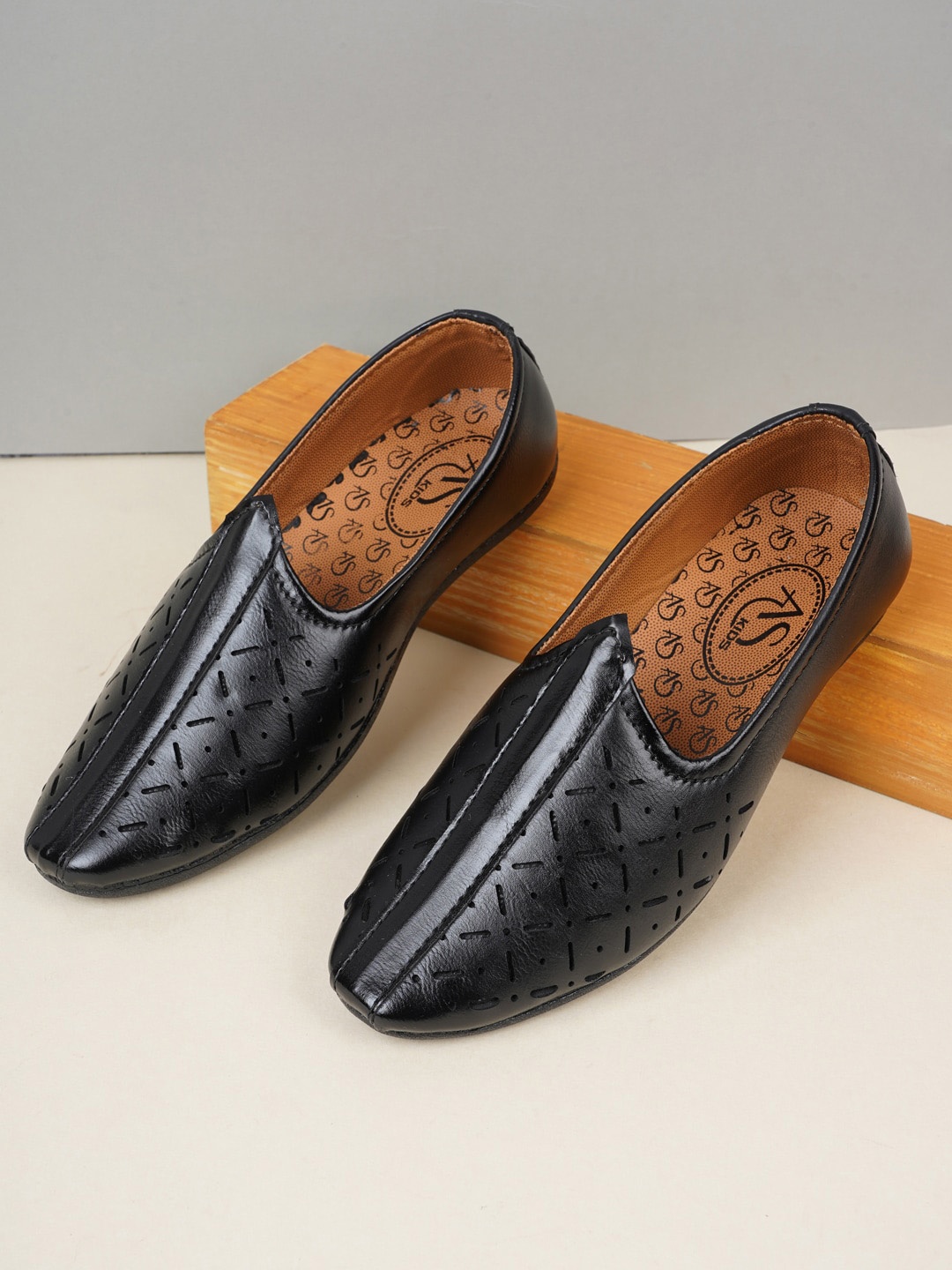

Style Shoes Boys Black Mojaris