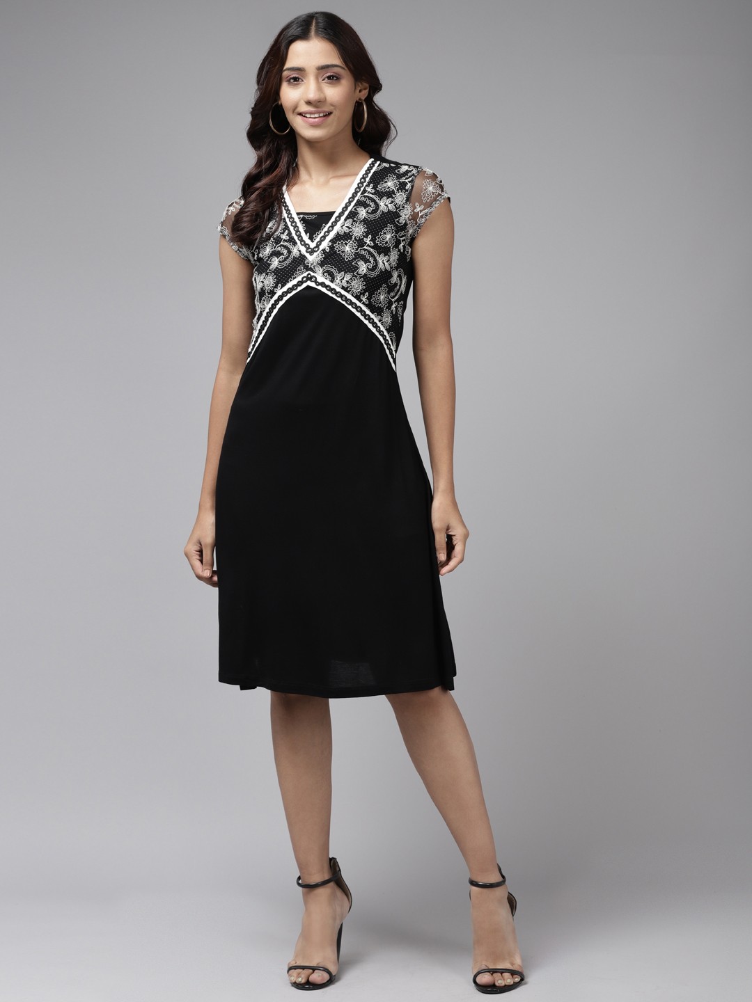 

Aarika Black & White Ethnic Motifs Georgette A-Line Dress