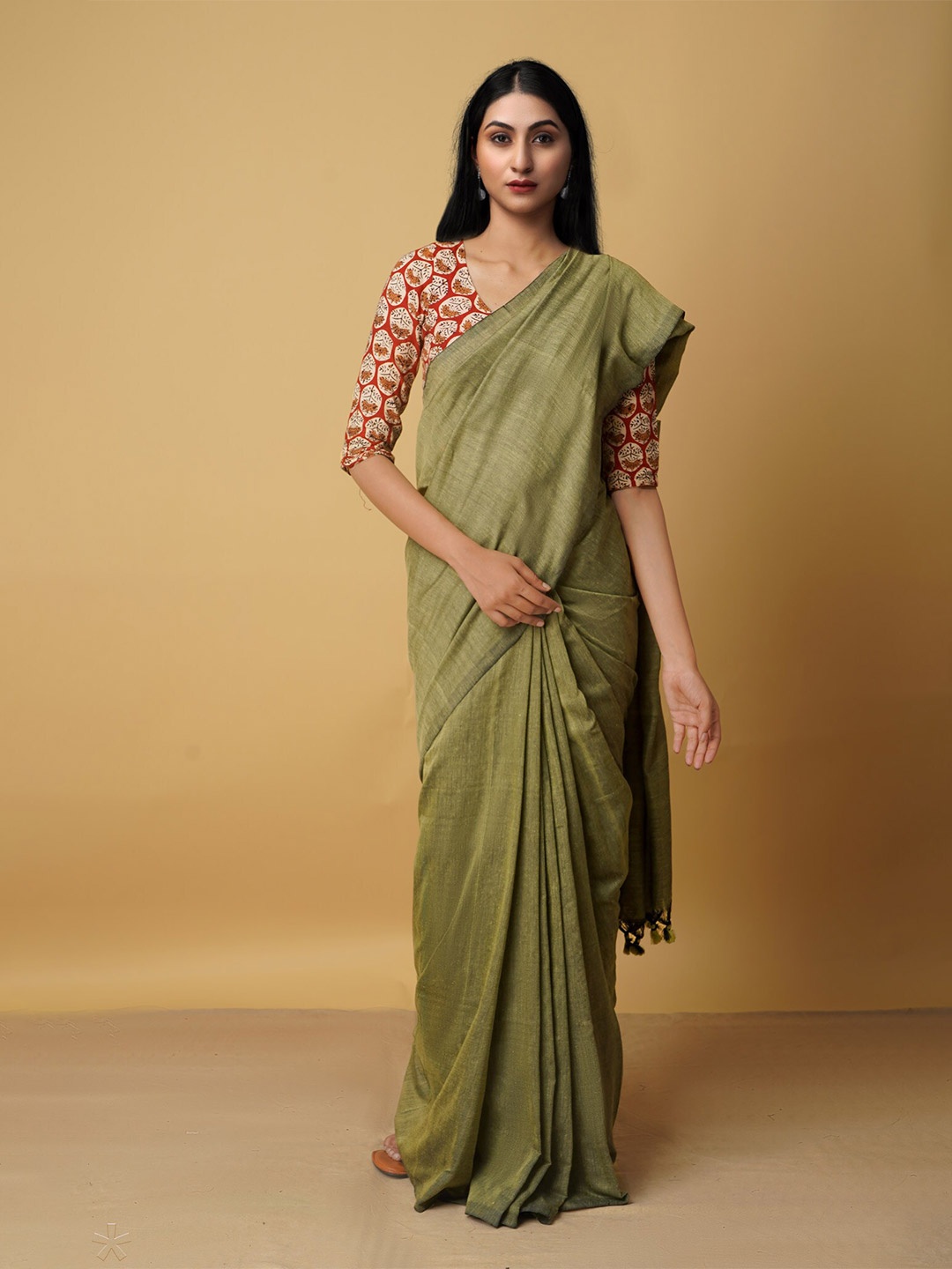 

Unnati Silks Green Pure Linen Jamdani Saree