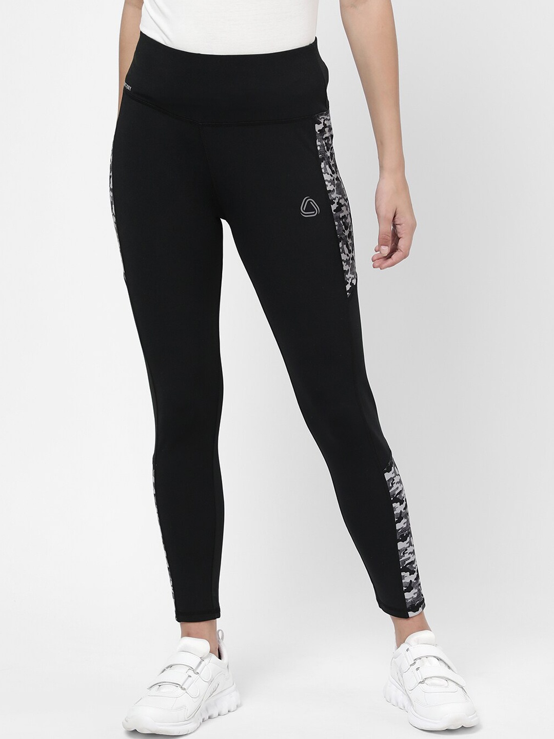 

R&B Women Black & Grey Patterned Tights