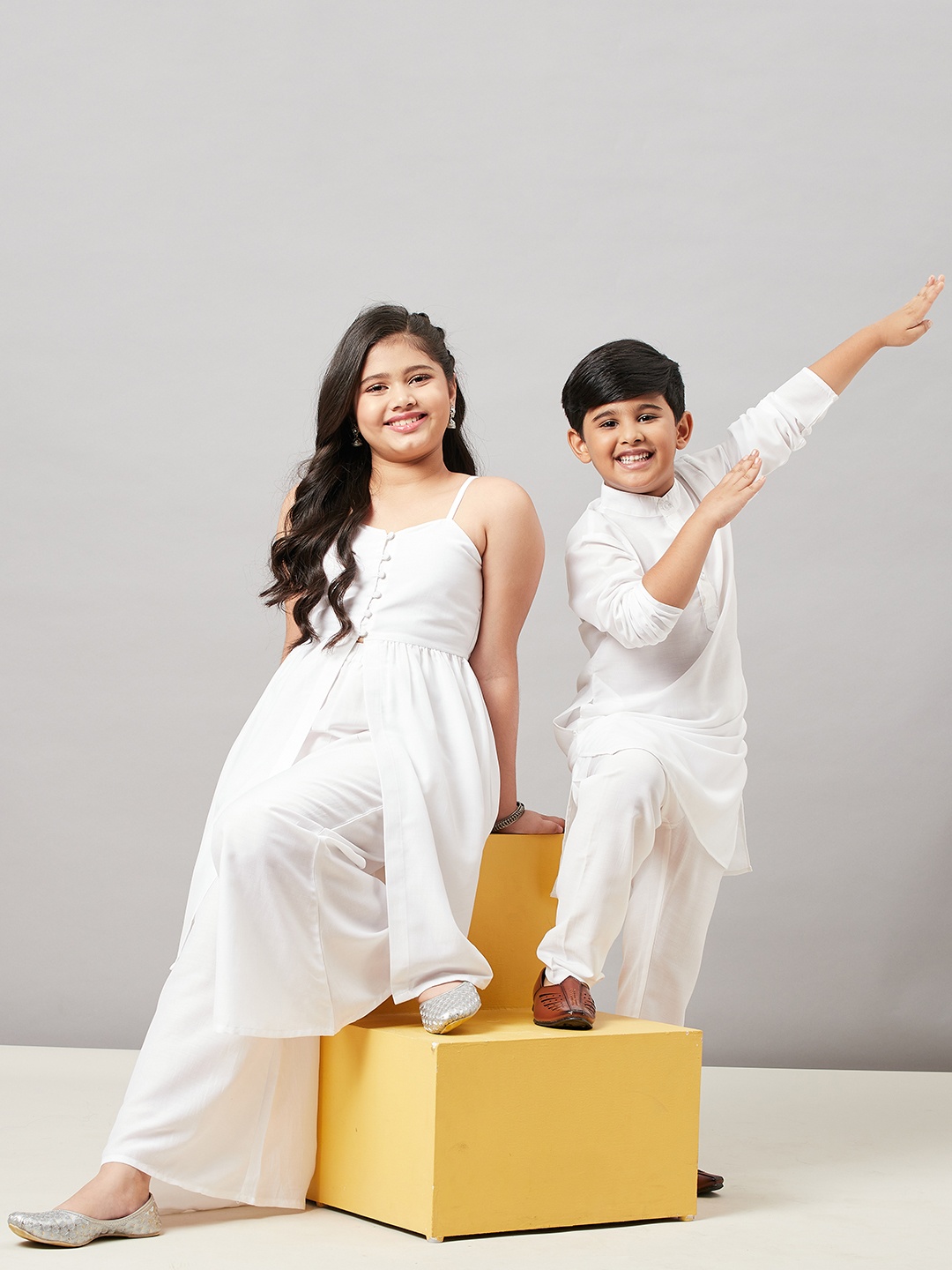 

Stylo Bug Kids-Boys White Kurta with Pyjamas