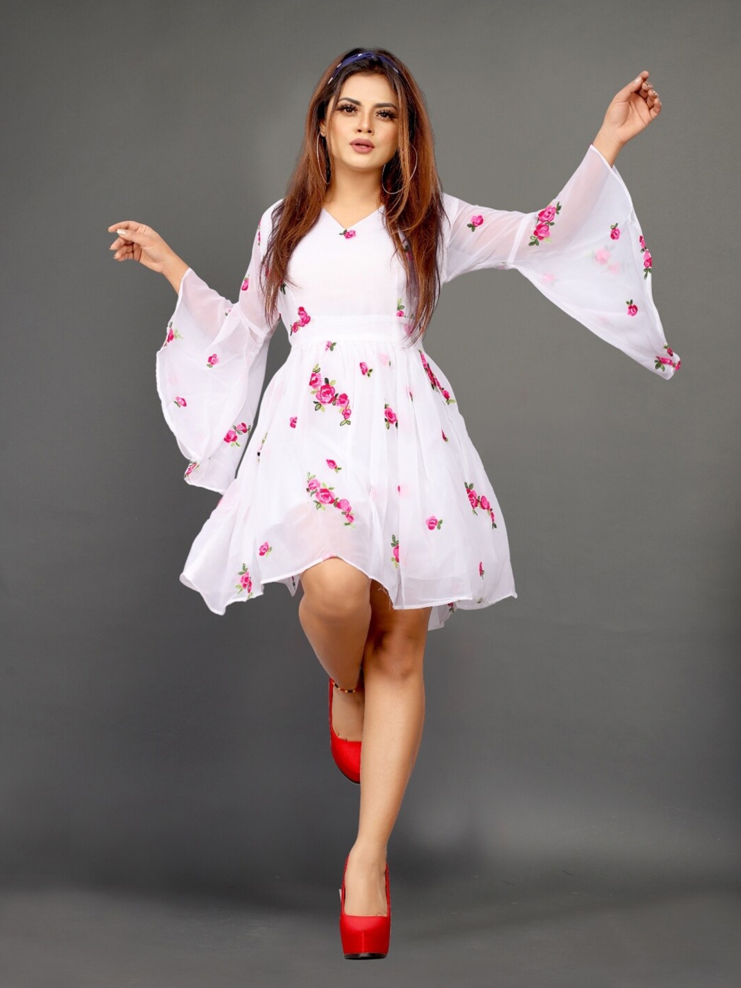 

APNISHA White Georgette Dress