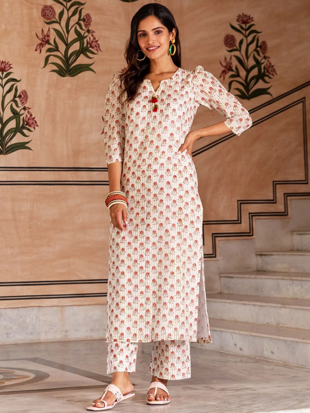 

Ambraee Women Off White Ethnic Motifs Printed Kurta with Trousers