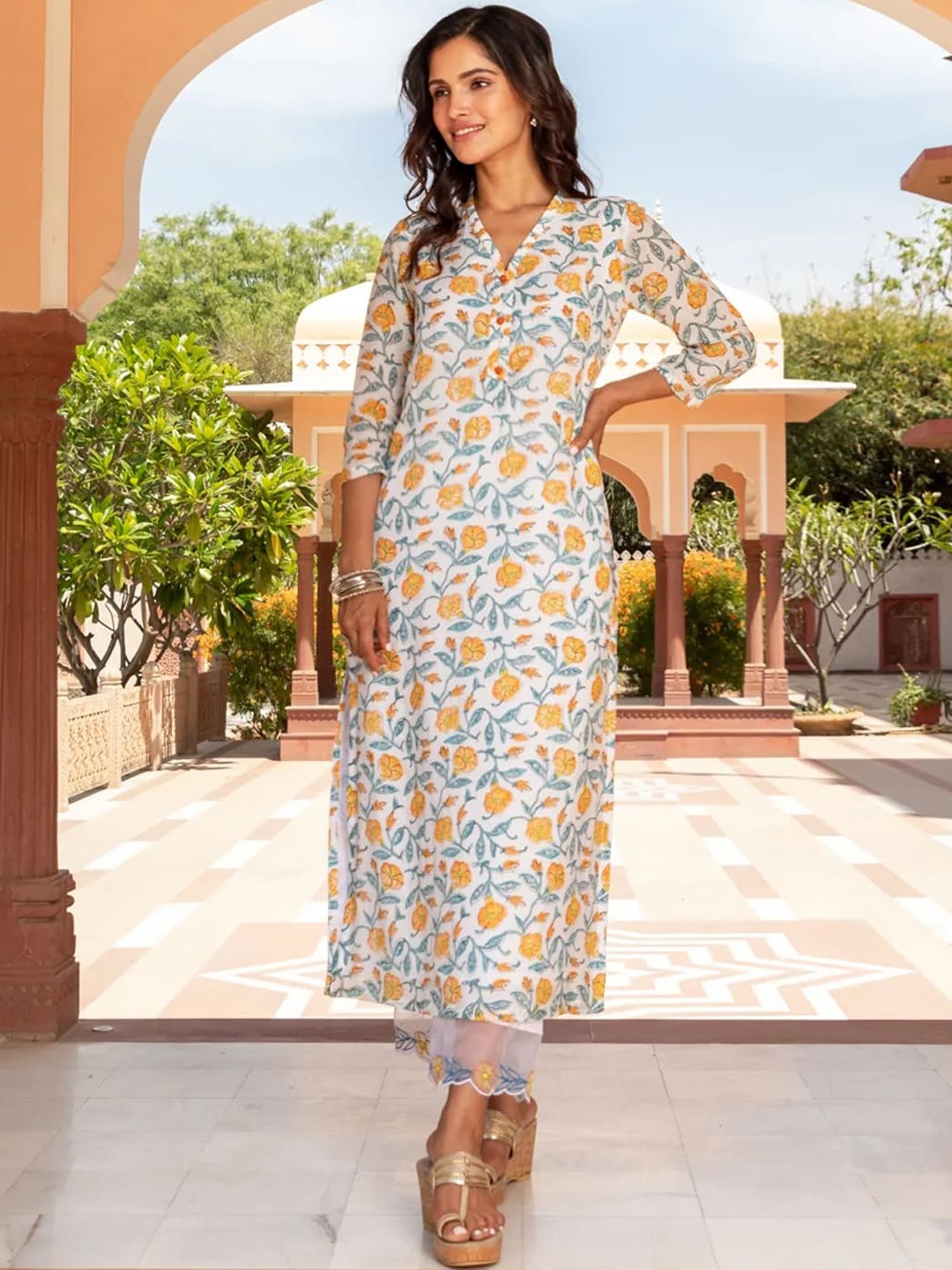 

Ambraee Women White Ethnic Motifs Printed Kurta with Trousers