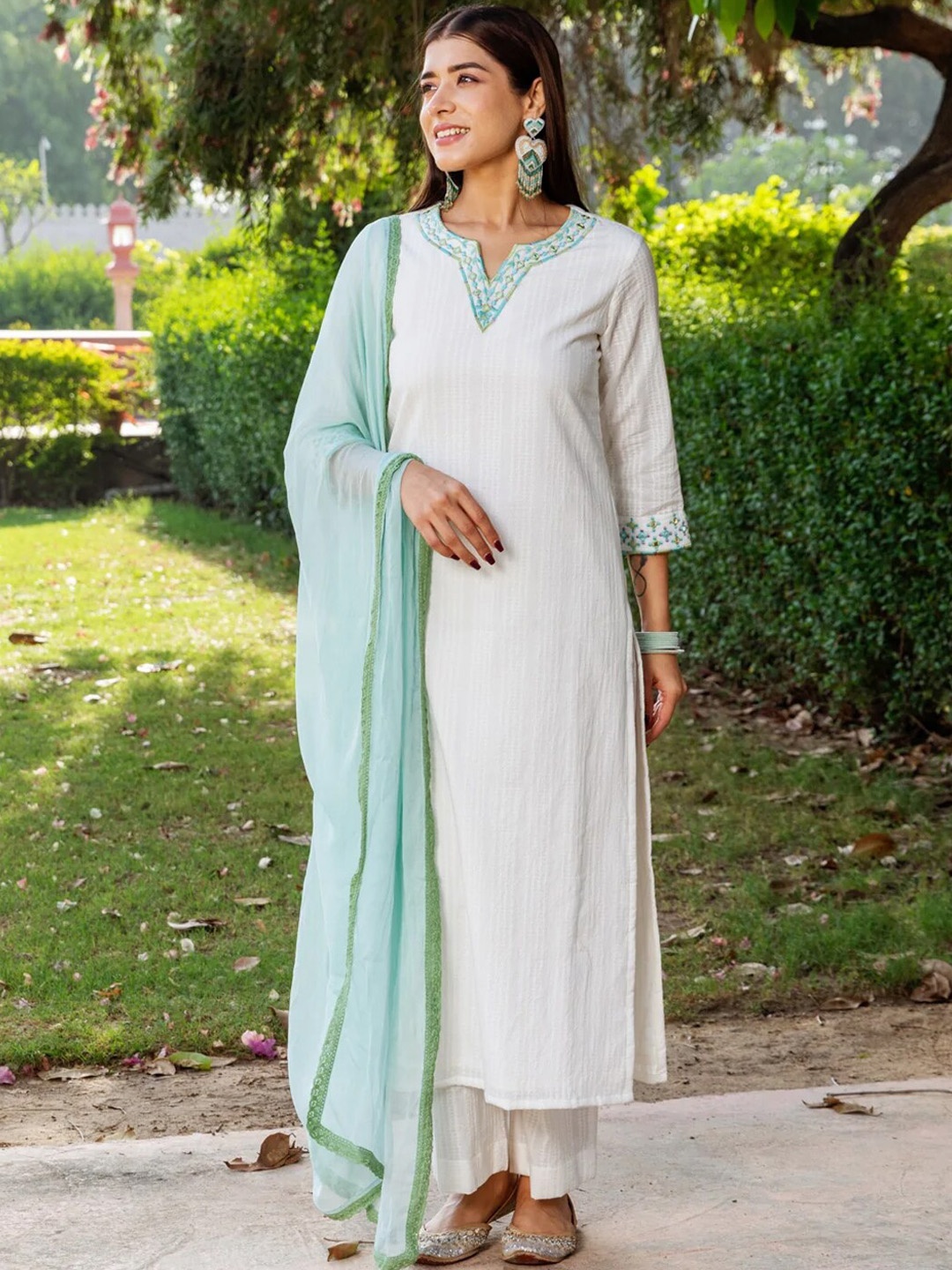 

Ambraee Women Off White Regular Kurta with Trousers & With Dupatta