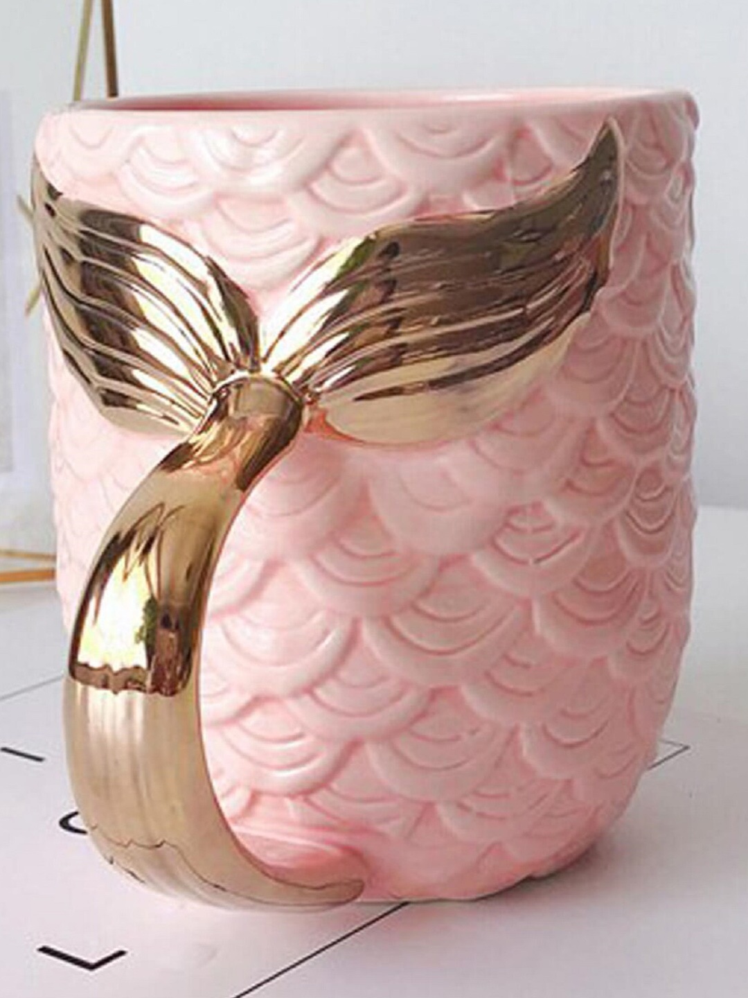 

Awestuffs Pink & Gold-Toned Mermaid Golden Tail Handle Ceramic 3D Coffee Mug