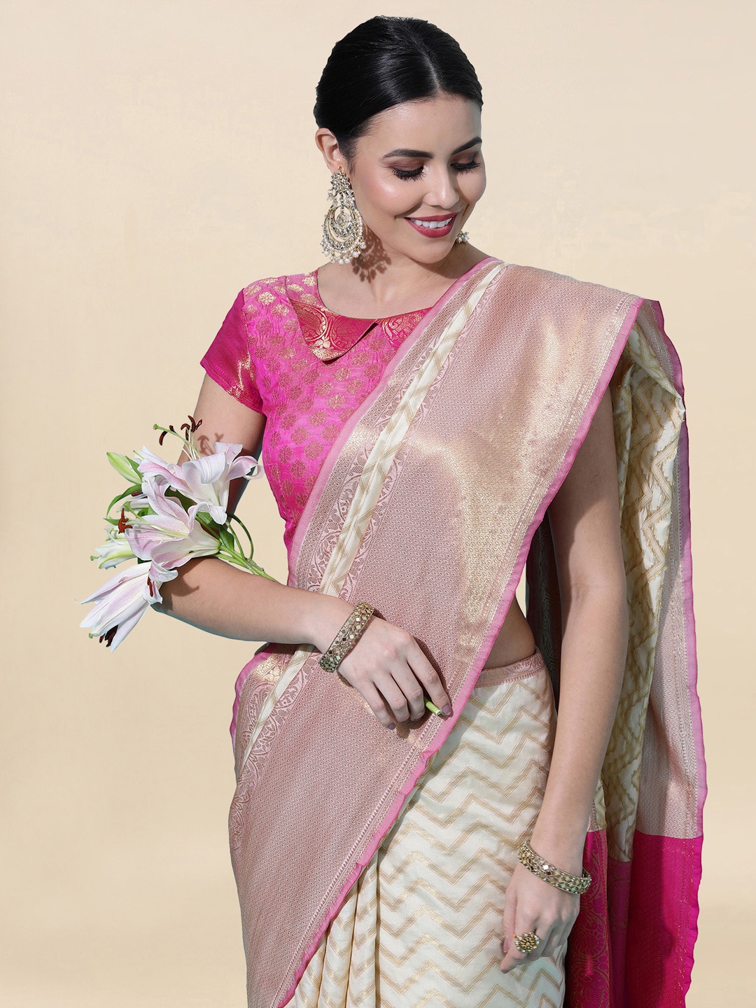 

Satrani Cream-Coloured & Gold-Toned Woven Design Zari Banarasi Saree