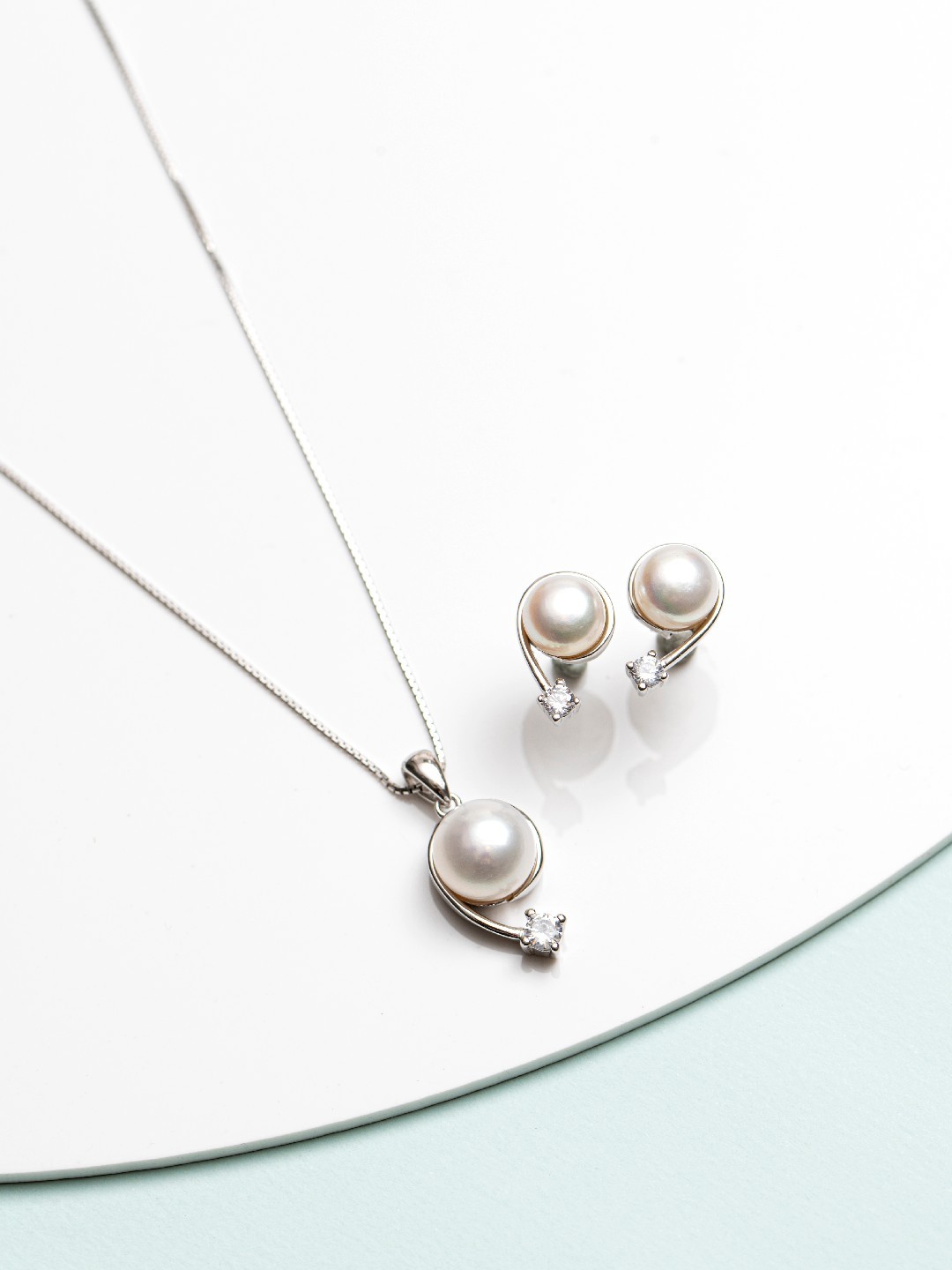 

Zavya Off-White 925 Sterling Silver Rhodium Plated Stone Studded & Beaded Jewellery Set