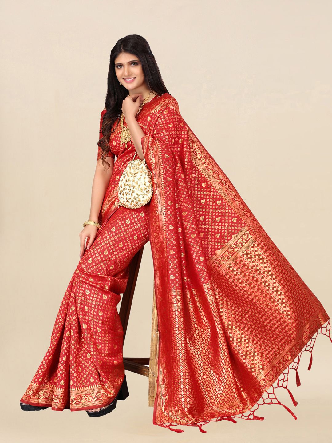 

Satrani Red & Gold-Toned Woven Design Zari Saree