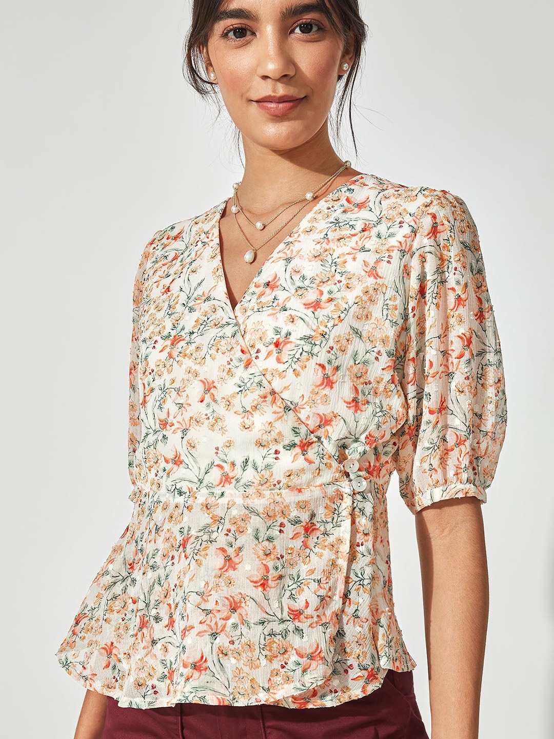 

The Label Life White Spring Floral Wrap Toparge