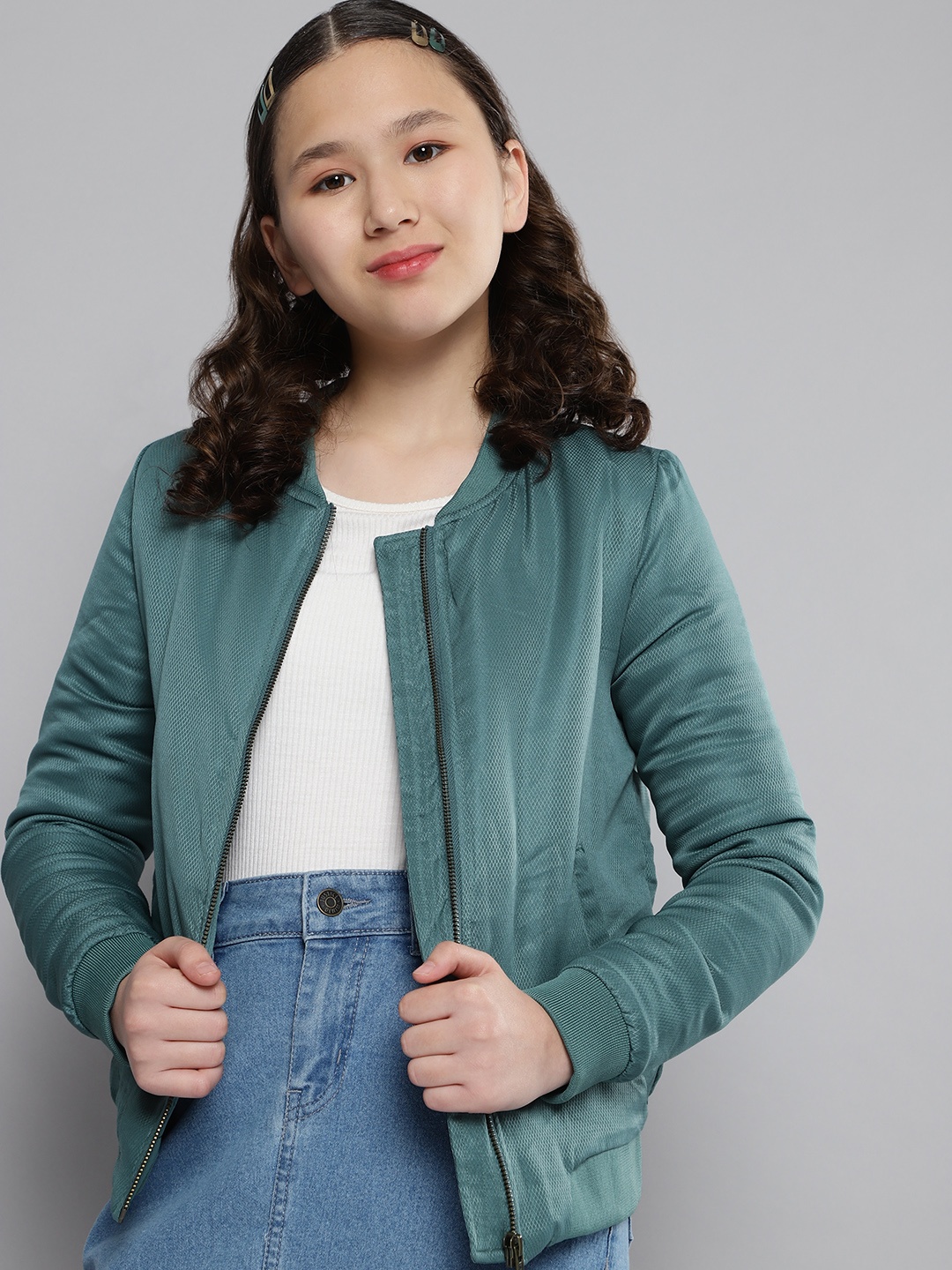 

M&H Juniors Girls Green Solid Bomber Jacket