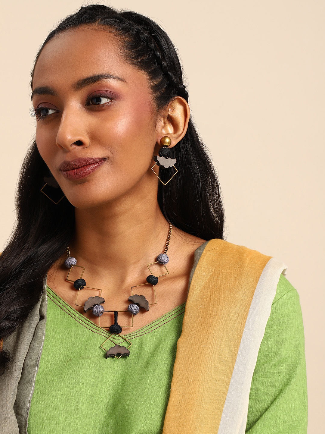 

Taavi Women Geometric Shaped Jewellery Set, Gold