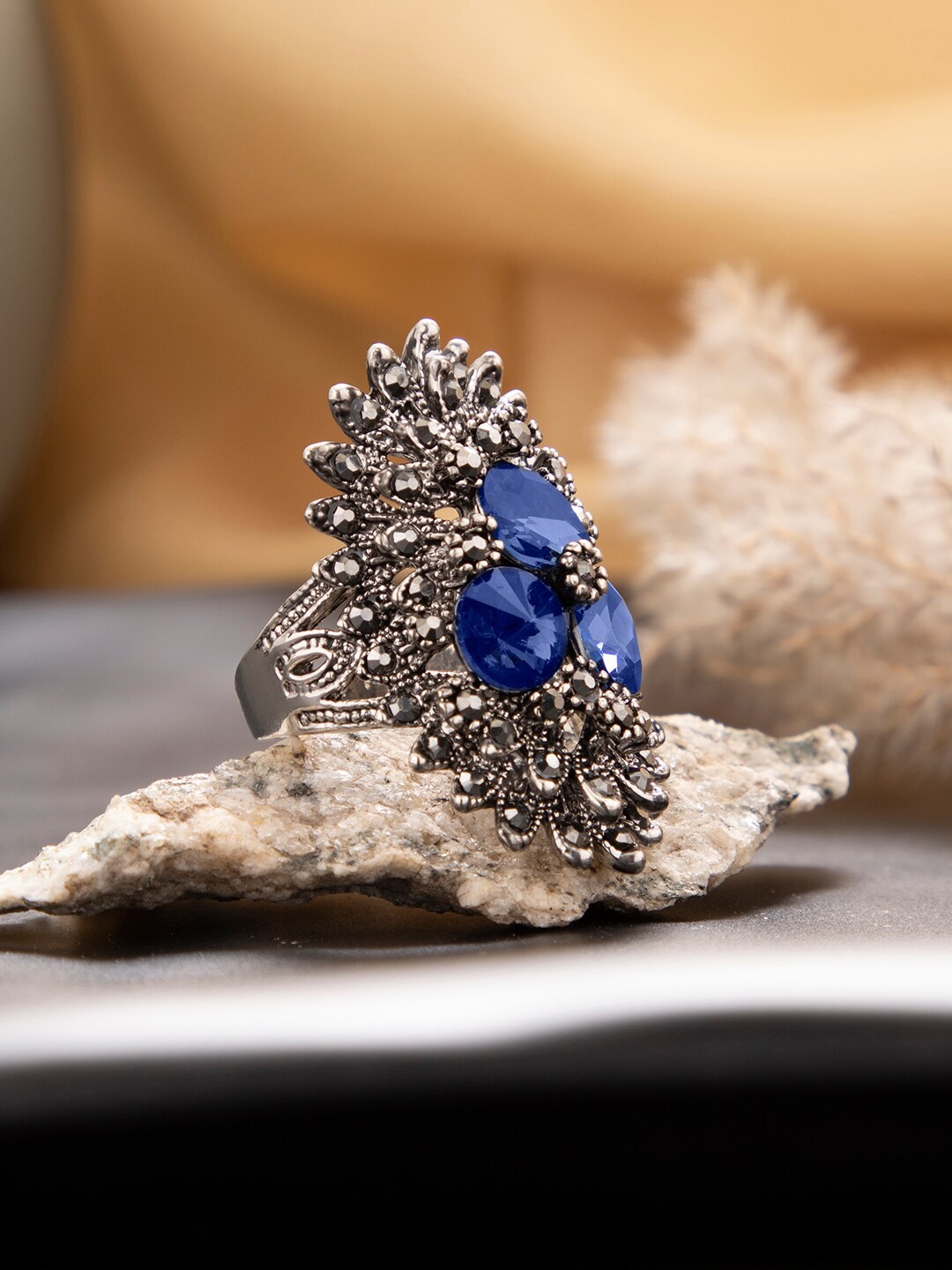 

SOHI Silver-Plated & Blue Stone-Studded Adjustable Sparkling Finger Ring