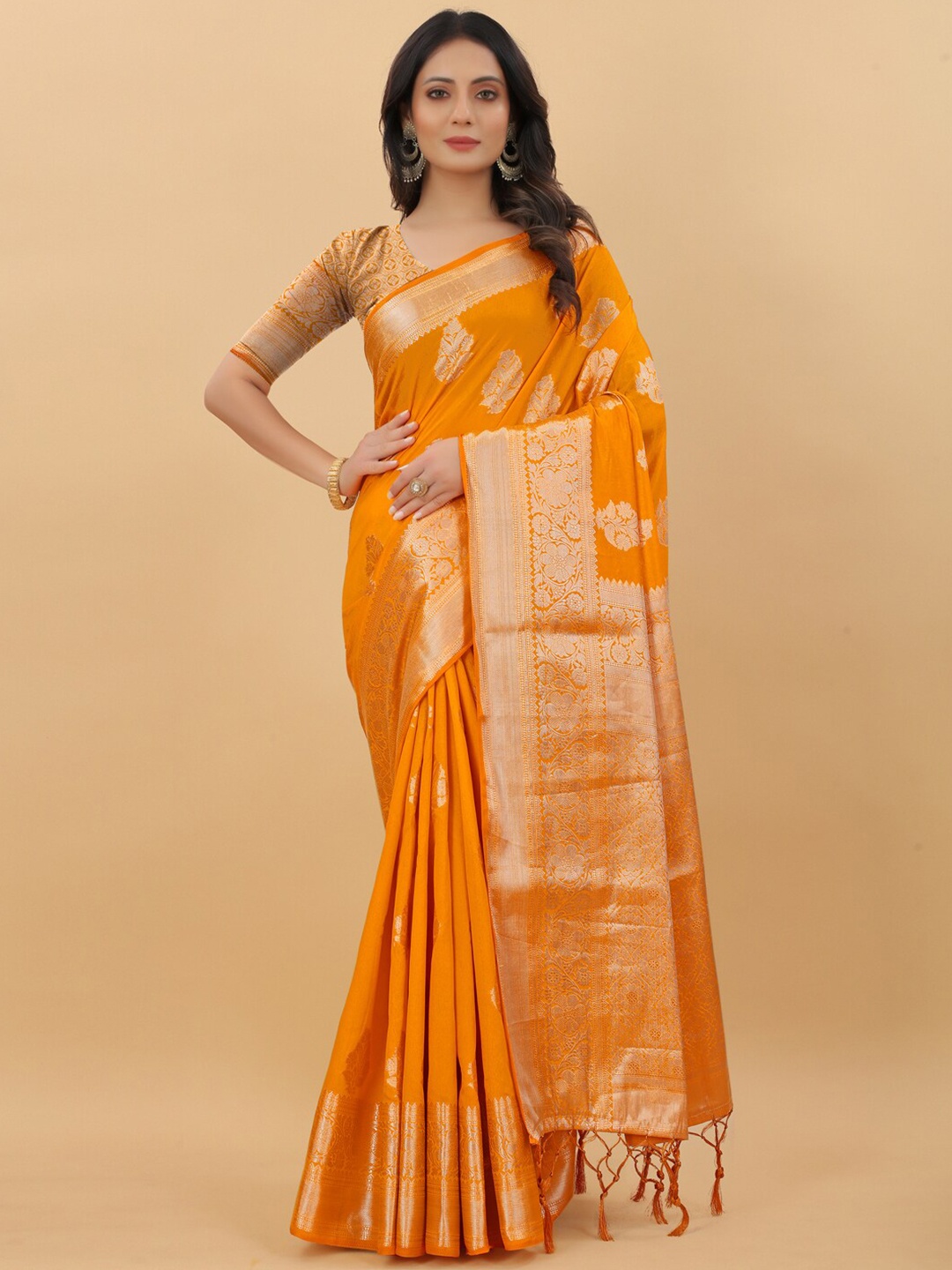 

LINARO LIFESTYLES Gold-Toned & Orange Ethnic Motifs Zari Silk Cotton Banarasi Saree