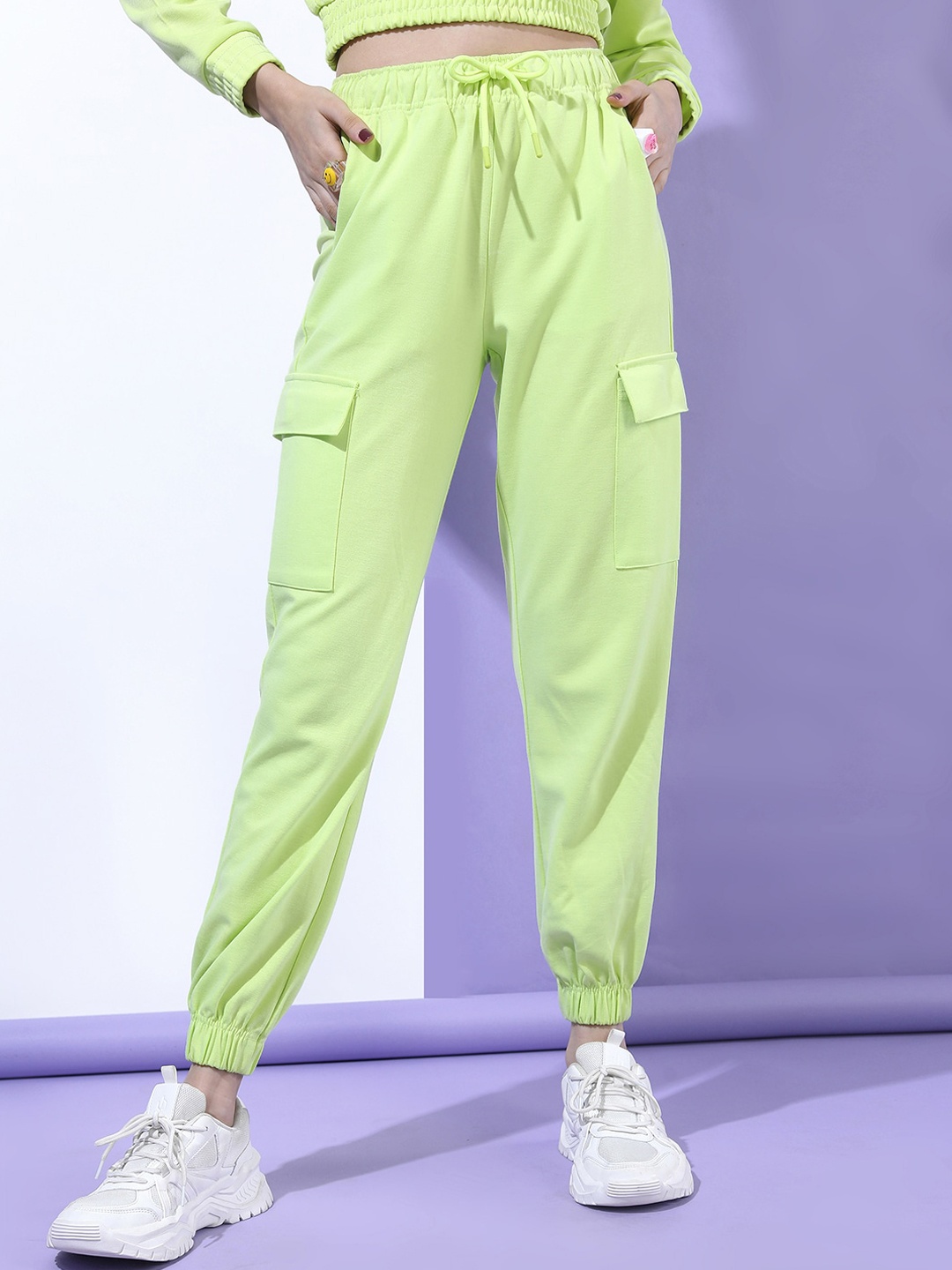 

Tokyo Talkies Women Green Solid Regular Fit Joggers