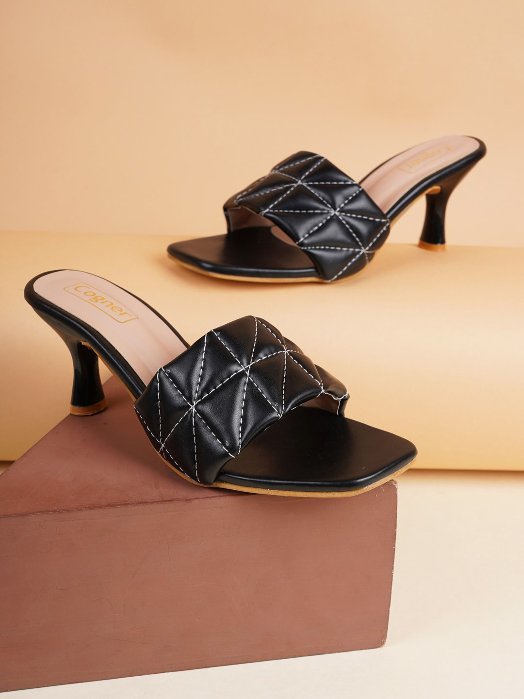

Cogner women Black Textured Kitten heels